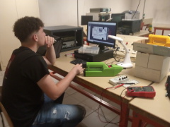 Etudiant en mini-projet (phase de conception de carte &eacute;lectronique)